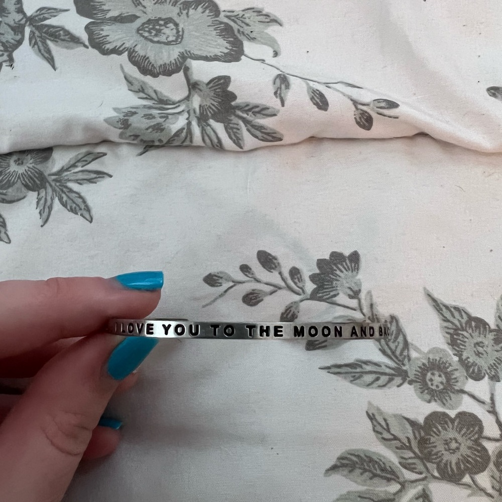 “I love you to the moon and back” Mantra Band